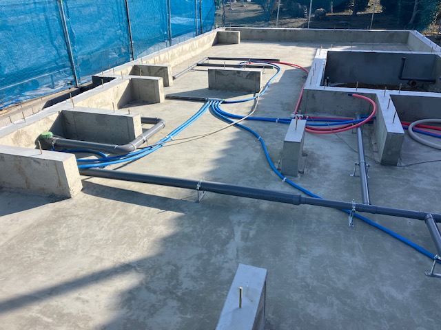 先行設備配管工事を行いました。