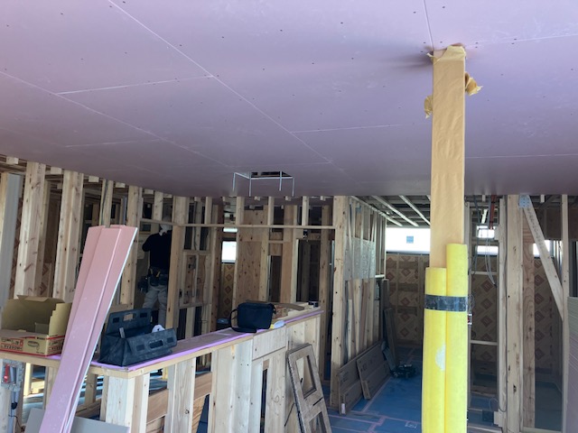 ハイクリーンボード張っています。