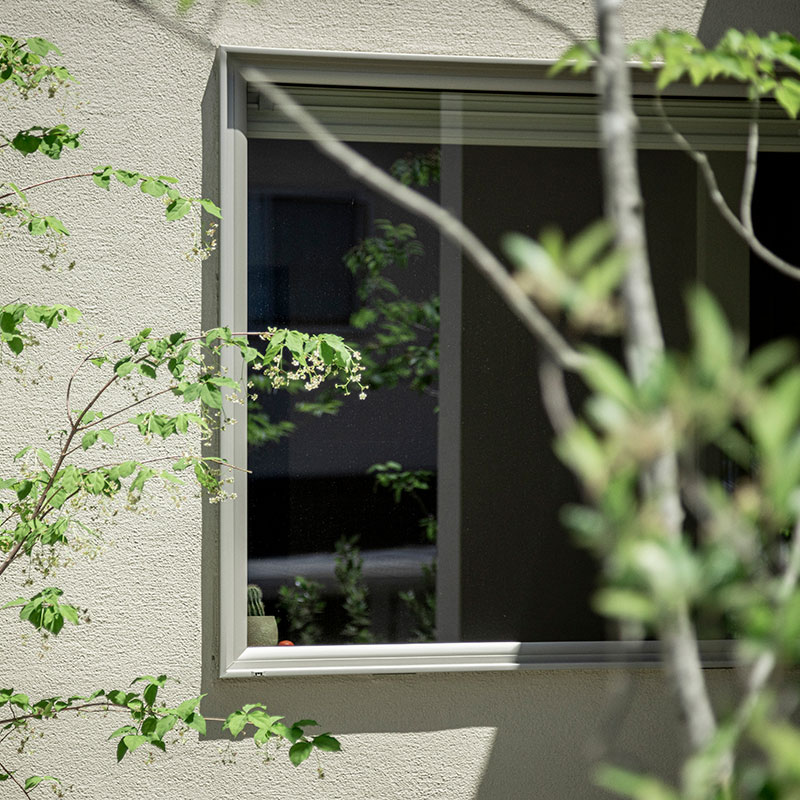 視線を抑えつつ光を取り込む窓計画