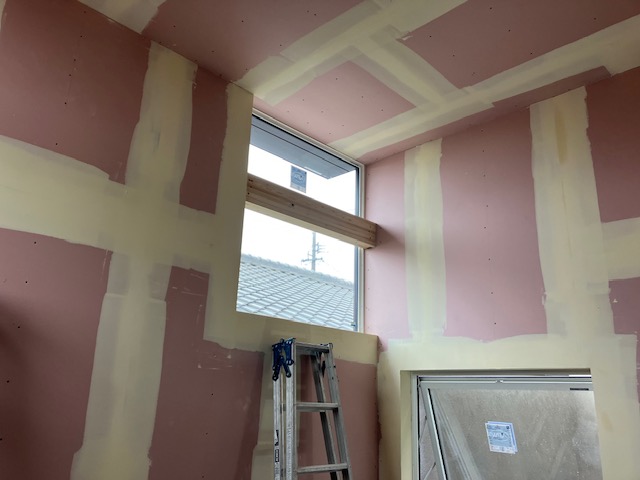 内装仕上げ工事が始まりました。一宮市