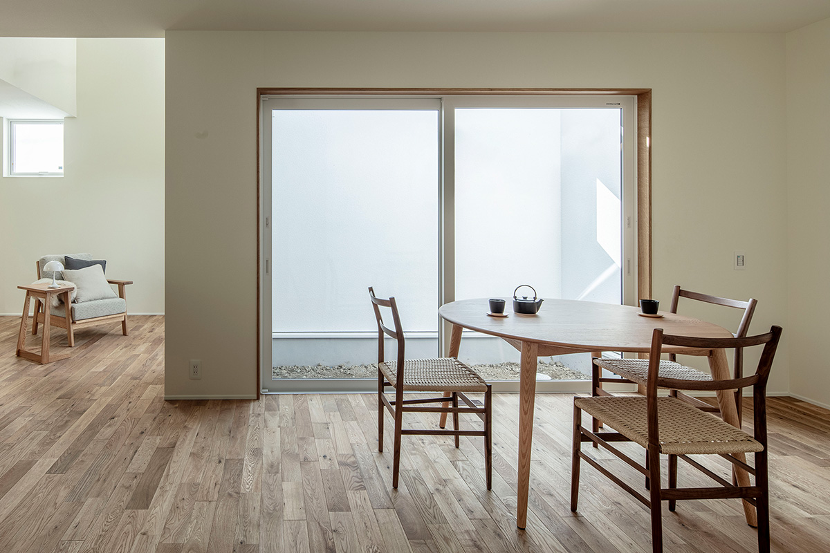 中庭を囲むコの字型の住まい